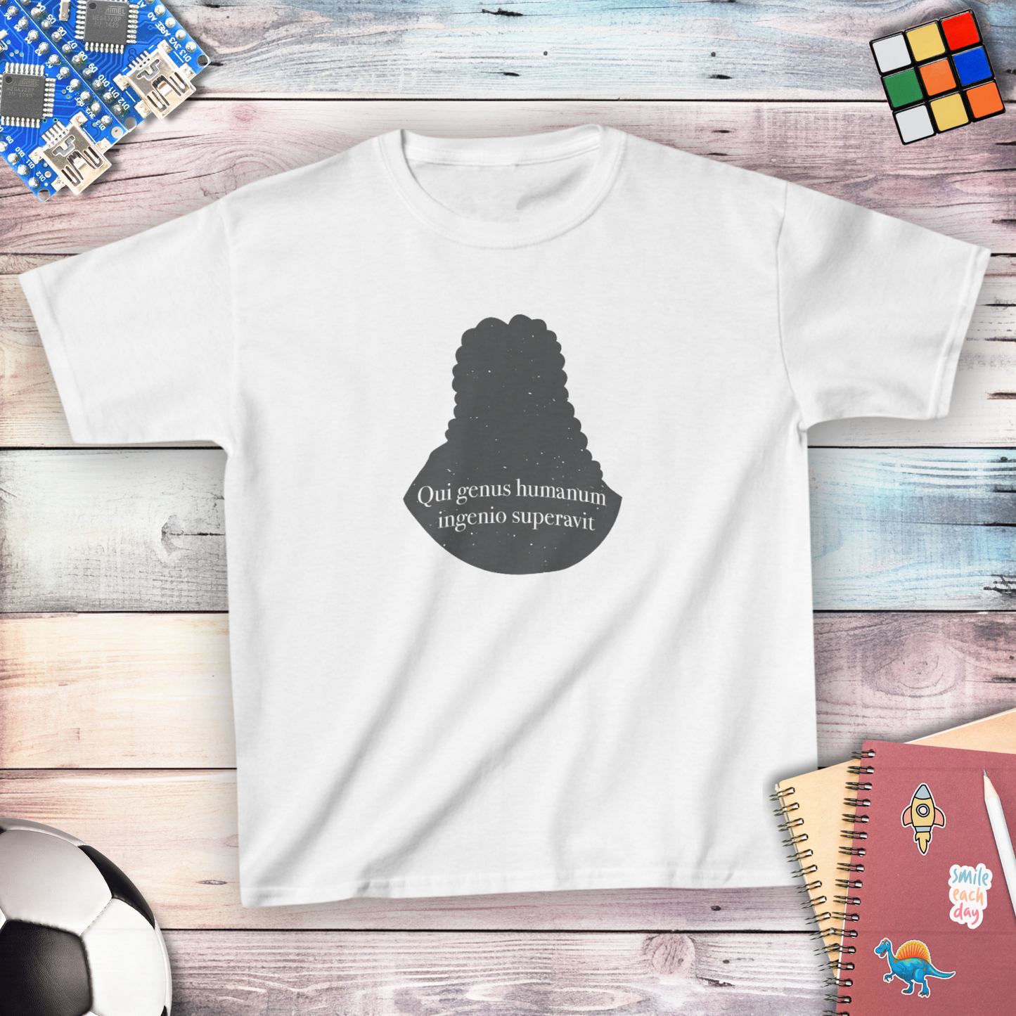 Isaac Newton: "Qui genus humanum ingenio superavit" Youth T-shirt